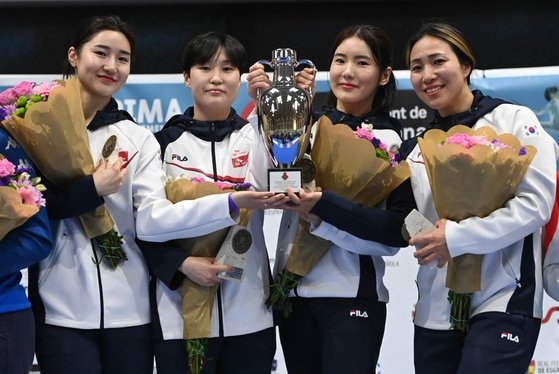 今年最初のＷ杯団体戦で優勝した韓国フェンシング女子エペ代表チーム　［写真　大韓フェンシング協会］