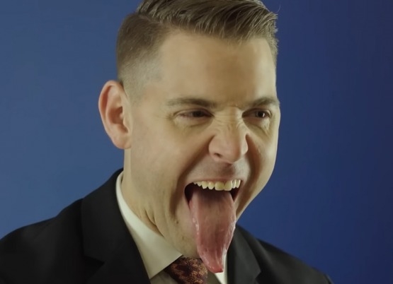 「世界で最も長い舌」でギネス世界記録を保持する米国人のニック・ストーベールさん　（写真＝Ｇｕｉｎｎｅｓｓ　Ｗｏｒｌｄ　Ｒｅｃｏｒｄｓ　ユーチューブ　キャプチャー）