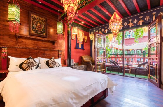 殺人事件が発生したチベットのホテル「Ｇｕｚａｎｇ　Ｓｈｕｈｕａ　Ｉｎｎ」。［写真　ＳＣＭＰ］
