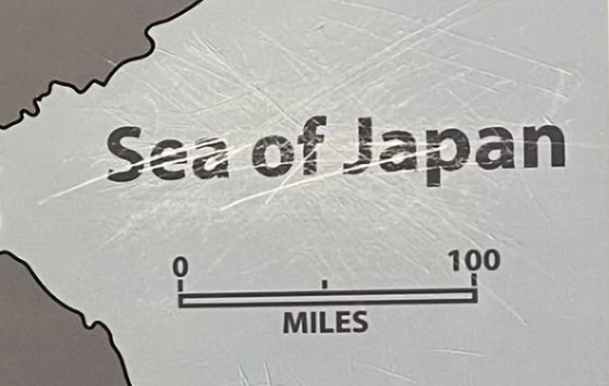 毀損された「日本海」表記地図　［徐ギョン徳教授　フェイスブック　キャプチャー］
