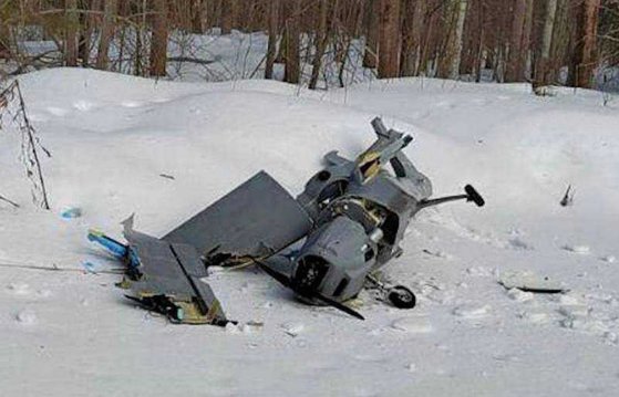 ロシア・モスクワ付近に墜落したドローン。ウクライナが２０２１年に製作したドローンだという。［写真　ツイッター　キャプチャー］