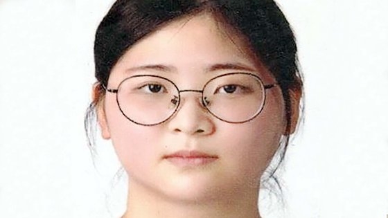 オンライン家庭教師アプリで出会った２０代女性を殺害して死体を遺棄した疑いが持たれているチョン・ユジョン容疑者（２３）の個人情報が公開された。［写真　釜山警察庁］