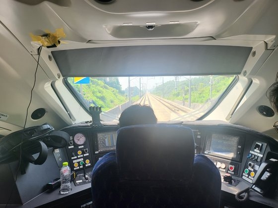 韓国次世代高速列車乗ってみたら…出発10分で「時速300キロメートル」突破 | Joongang Ilbo | 中央日報
