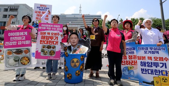 日本核汚染水の投棄反対記者会見を行う韓国の給食労働者［写真　ニュース１］