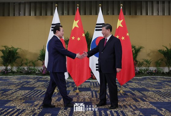 尹錫悦大統領は昨年１１月の東アジア首脳会議を契機に中国の習近平国家主席と韓中首脳会談を開催した。［写真　大統領室］
