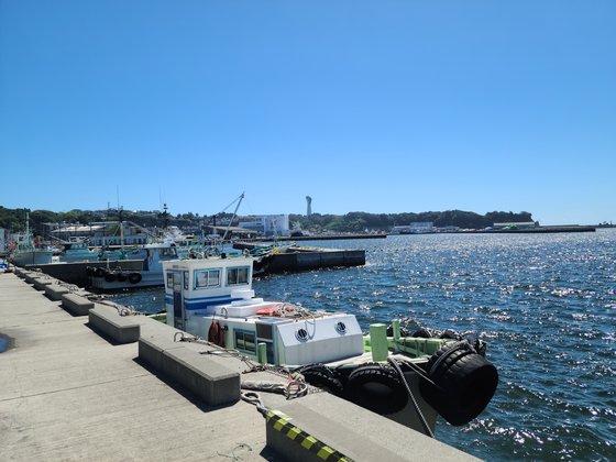 日本政府が福島第１原発汚染水の１回目の放出を始めた８月２４日、福島いわき市小名浜港の様子。イ・ヨンヒ特派員
