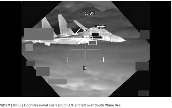 米軍Ｂ－５２に接近した中国軍Ｊ－１１戦闘機／聯合ニュース