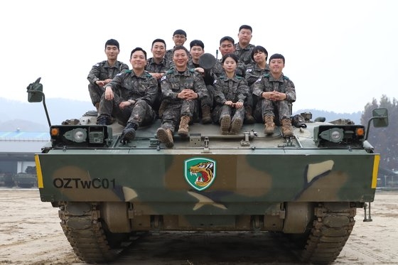 韓国陸軍 第17歩兵師団 記念チャレンジ 高速道路車両火災鎮圧後に消えた英雄…軍人の正体が明らかに＝韓国