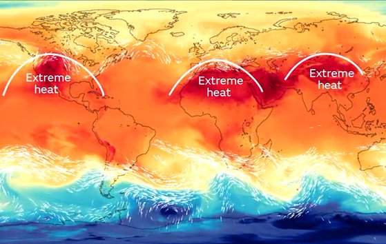 世界各地で異常高温現象が現れている。赤い部分はヒートドームのため７月１６日基準で高温になった地域。　［英国気象庁　ツイッター　キャプチャー］