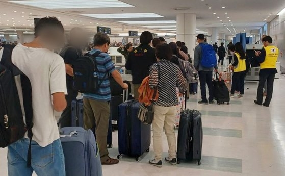 イスラエルに滞在していた韓国人が３日、自衛隊輸送機に乗って東京羽田空港に到着した。写真＝韓国外交部