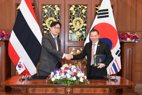  韓国外交部のチャン・ホジン第１次官が３日にタイのバンコクで同国のチャルンスワン外務次官と第４回韓国タイ政策協議会を開催した。［写真　韓国外交部］