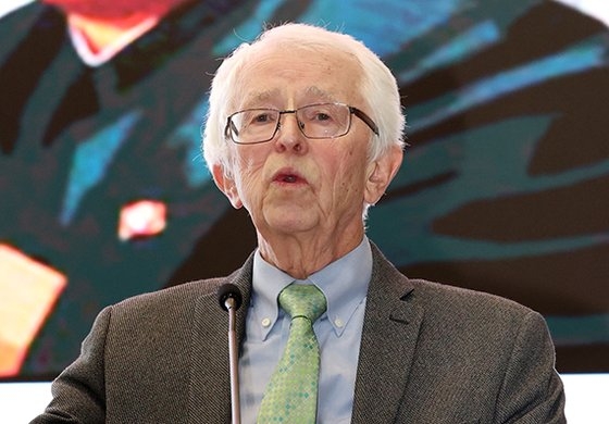 核物理学者ジークフリード・ヘッカー博士