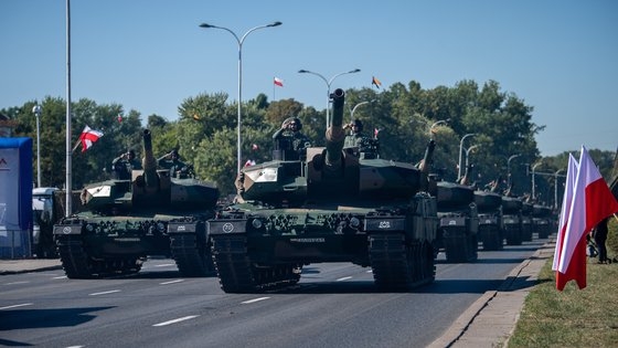 ８月１５日にポーランドのワルシャワで開かれたポーランド国軍の日行事に登場したＫ２戦車。Ｋ２戦車に対するポーランド軍の満足度は非常に大きいという。［写真　ポーランド国防省］
