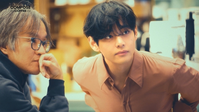 ユ・グァングェン監督とＢＴＳのＶ［写真　コンポーズコーヒー］