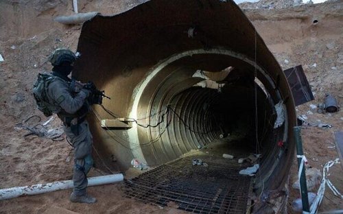 イスラエル軍が公開した国境検問所付近のハマスのトンネル　［写真　イスラエル軍］