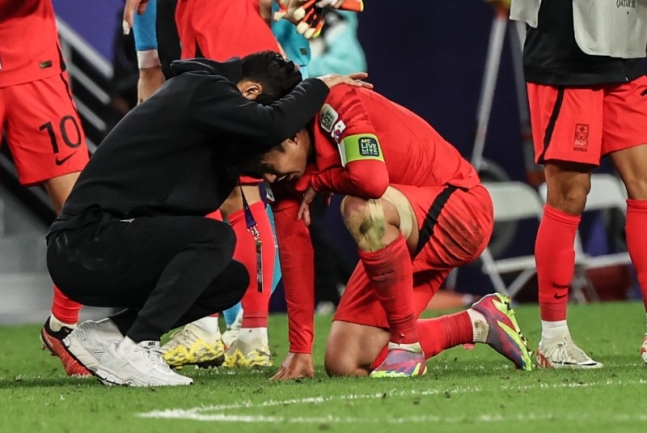 アジアカップ準々決勝の勝利後に涙を流す孫興慜　［写真　ニューシス］