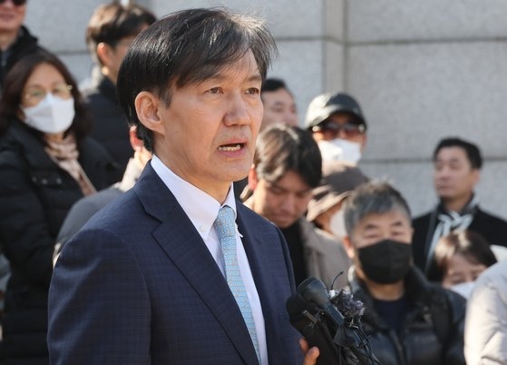 曺国元法務部長官が１３日午後に自身の故郷である釜山の民主公園で記者会見を行い、新党旗揚げを宣言している。ソン・ボングン記者