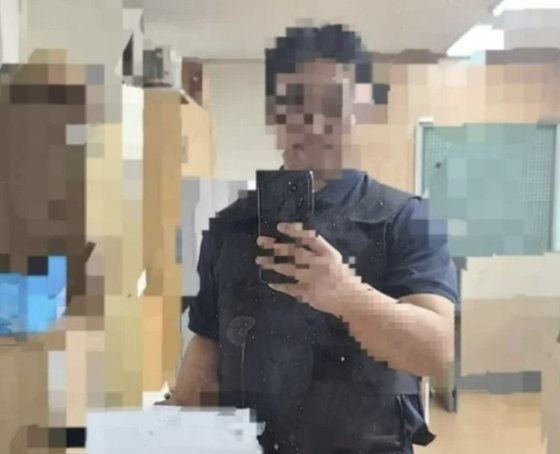 生徒らの殺害脅迫を受け、防刃ベストを着て出勤した全北の高校教師　［写真　全北教師労働組合］