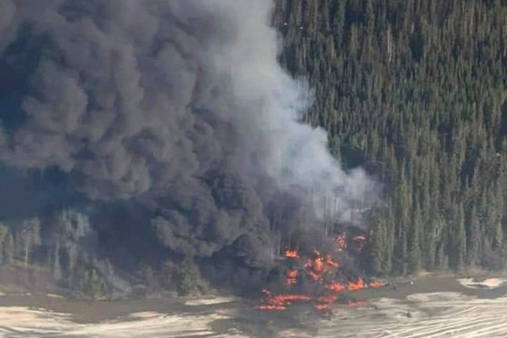 輸送機が墜落して火災が発生したアラスカのタナナ川［写真　ＡＰ＝聯合ニュース］