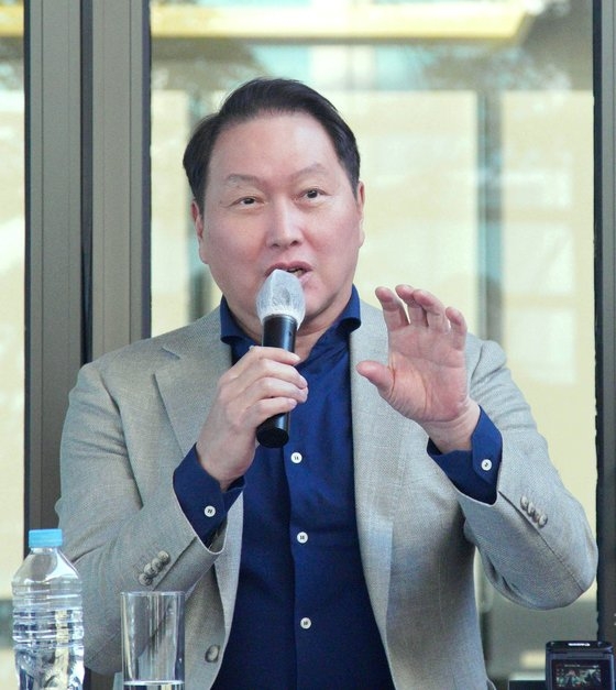 ２日に開かれた記者懇談会に参加した大韓商工会議所の崔泰源会長。［写真　大韓商工会議所］