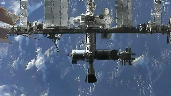 国際宇宙ステーション（ＩＳＳ）の外観。［米航空宇宙局（ＮＡＳＡ）ホームページ　キャプチャー］　