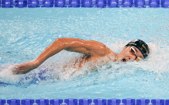 韓国競泳男子４００メートル自由形決選で力泳した金遇旼。