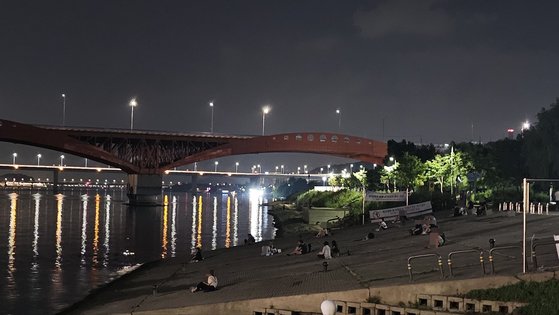 １５日夜１１時３０分、望遠漢江公園のボート船着き場　チョン・ウンヘ記者