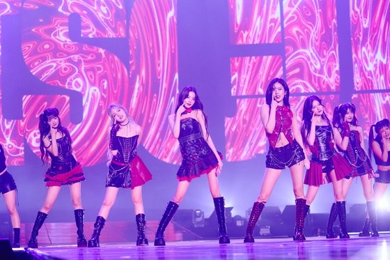韓国ガールズグループのＩＶＥ（アイブ）。［写真　ＳＴＡＲＳＨＩＰエンターテインメント］