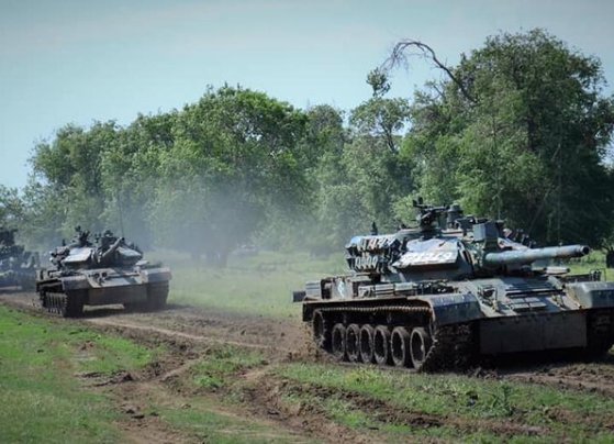 旧ソ連製戦車を改良したルーマニア陸軍のＴＲ－８５戦車　ルーマニア国防省
