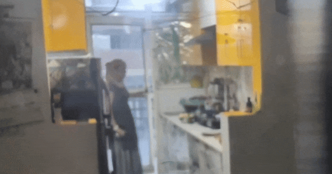 インドのメイドが台所で見せた不審な行動。［動画　Ｘ］