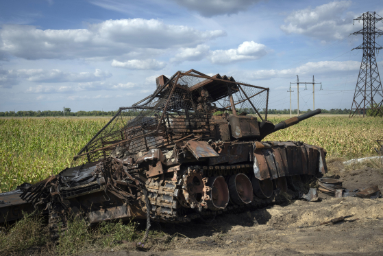 ロシア・クルスク地域に残る破壊されたロシアのタンク。［写真　ＡＰ＝聯合ニュース］