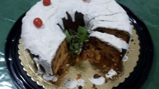 猛毒性物質であるヒ素が検出されたクリスマス　ケーキ。［写真　ブラジルのリオグランデ・ド・スル州警察］
