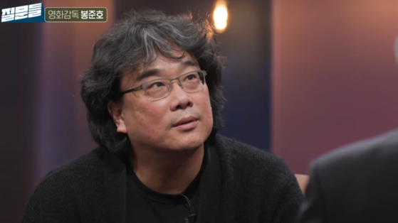 韓国のポン・ジュノ監督がＭＢＣ（文化放送）『孫石熙（ソン・ソッキ）の質問』に出演して俳優の故イ・ソンギュンさんに対する質問に答えている。 ［ユーチューブ（ＹｏｕＴｕｂｅ）キャプチャー］