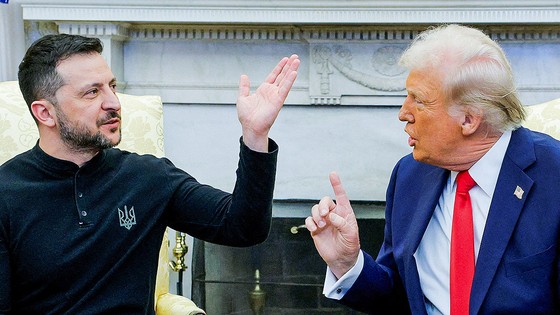 舌戦を行うトランプ大統領とゼレンスキー大統領。［写真　ロイター＝聯合ニュース］