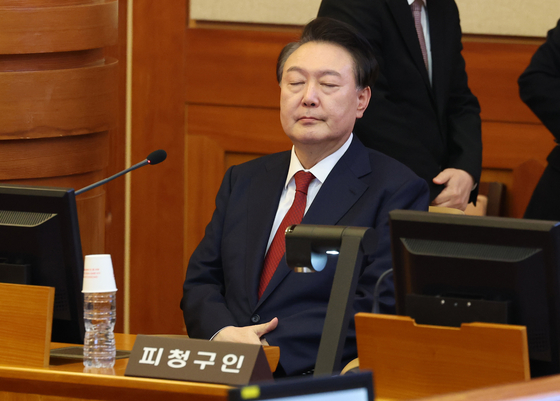 尹錫悦大統領が１月２１日、ソウル鍾路区（チョンノグ）の憲法裁判所で開かれた弾劾審判の３回目弁論期日に出席している。［写真　ニュース１］
