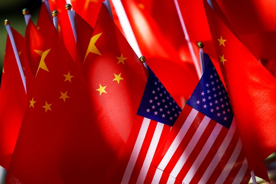 中国の国旗である五星紅旗と米国の国旗である星条旗。［写真　ＡＰ＝聯合ニュース］