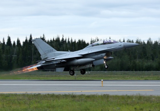 ＫＦ－１６戦闘機　記事内容とは無関係　［写真　空軍提供］