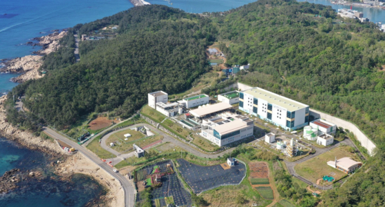 釜山機張郡（プサン・キジャングン）に２０１４年８月に建設された海水淡水化施設。建設から１１年間稼働していない同施設を、釜山市は最近、工業用水生産施設に変更すると発表した。　［写真　釜山市］