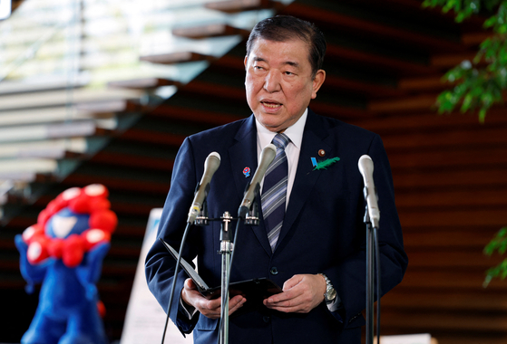 石破茂首相が１７日、首相官邸で今回の米日関税交渉に対して記者団から質問を受けている。［写真　ロイター＝聯合ニュース］