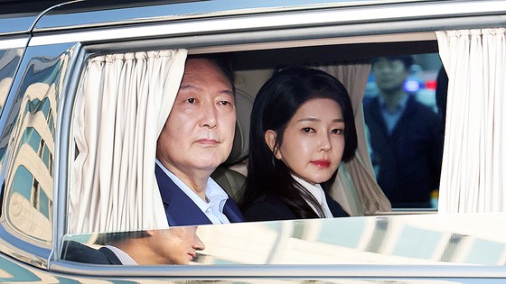 ４月１１日、ソウル漢南洞の官邸を離れて瑞草洞の私邸に移った尹錫悦前大統領夫妻　チョン・ミンギュ記者