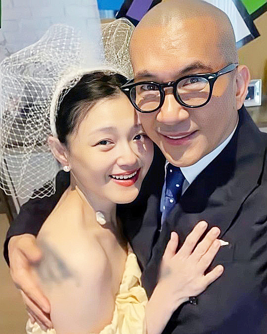 故徐熙媛さんと歌手ク・ジュンヨプ。［写真　ＶＯＧＵＥ］