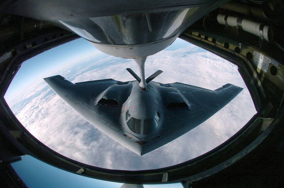 米国防省が２００５年４月４日に公開したＢ－２爆撃機。［写真　ＡＦＰ＝聯合ニュース］