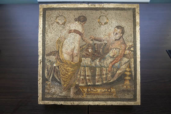   ドイツから返還された古代ローマ時代のモザイク作品［写真　ロイター・聯合ニュース］