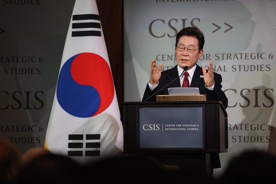２５日午後（現地時間）、米ワシントンの戦略国際問題研究所（ＣＳＩＳ）で政策演説をする李在明（イ・ジェミョン）大統領　［大統領室写真記者団］
