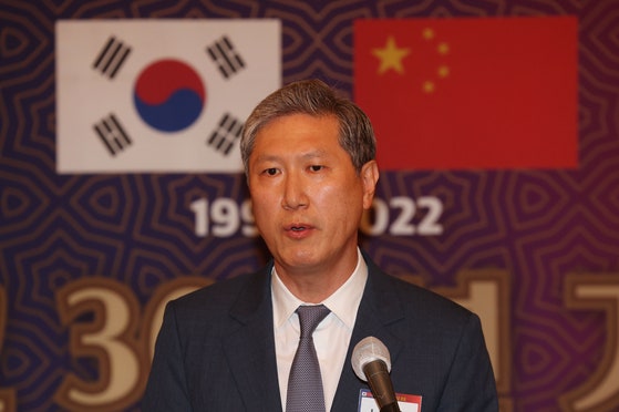 韓中国交正常化30周年記念フォーラムが中央日報と「韓半島（朝鮮半島）平和づくり」韓中ビジョンフォーラムの主催で19日、ソウル中区小公洞（チュング・ソゴンドン）のガネットスイートルームで開かれた。この日、東アジア文化財団の盧載憲（ノ・ジェホン）理事長が発言している。キム・サンソン記者