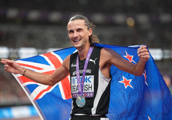 世界陸上男子3000m障害の決勝を終えて、優勝を喜ぶジョルディ･ビーミッシュ ［新華＝聯合ニュース］