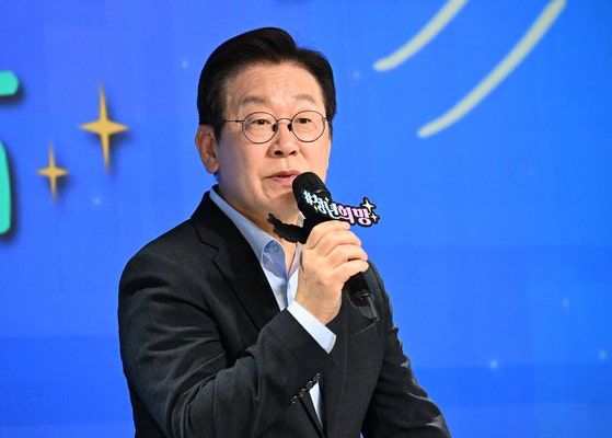 19日、ソウル麻浦（マポ）クルムアレ小劇場で開かれた2030青年疎通・共感トークコンサートで発言する李在明大統領 ［大統領室写真記者団］