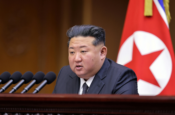 朝鮮労働党機関紙の労働新聞は22日、「朝鮮民主主義人民共和国最高人民会議第14期第13回会議が9月20日と21日に万寿台議事堂で行われた」と報道した。［写真 ニュース1］