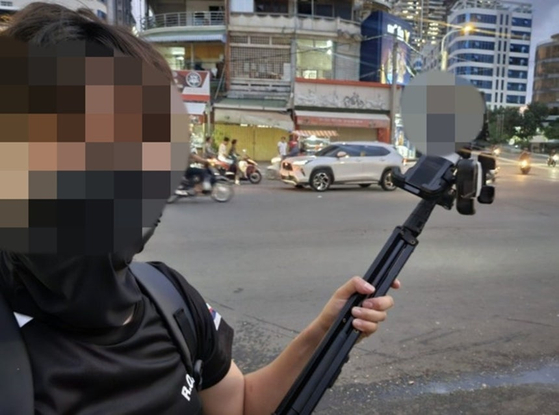 インターネット放送司会者（BJ）のAさんは、カンボジア犯罪団地に関するライブ配信の後、現地で撮影した写真とともに「宿泊先に移動中」との告知を掲載した。［SOOP　キャプチャー］