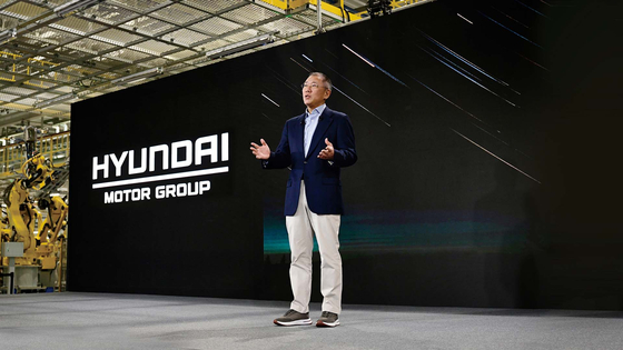 2025現代自動車グループ新年会で発表する鄭義宣（チョン・ウィソン）現代車グループ会長 ［写真 現代車グループ］